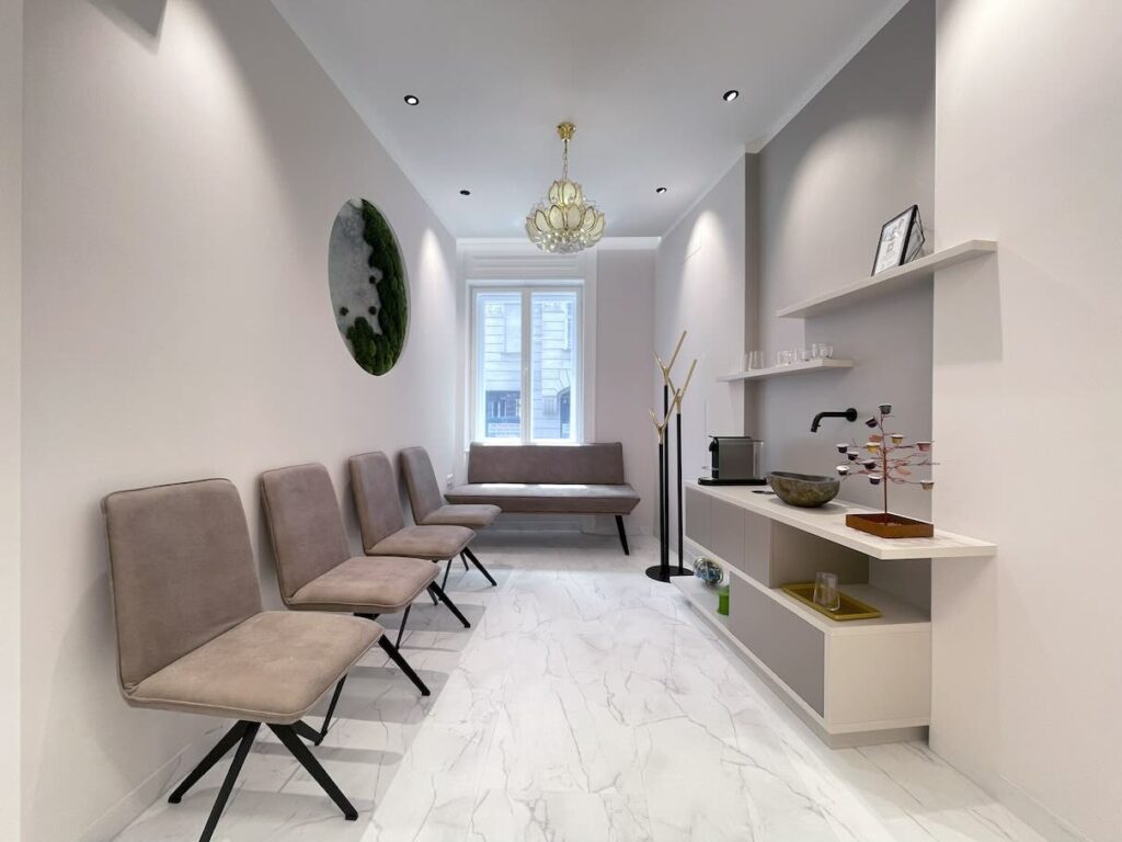 Wartezimmer Zahnarzt Wien 1040 Dr. Hallmann